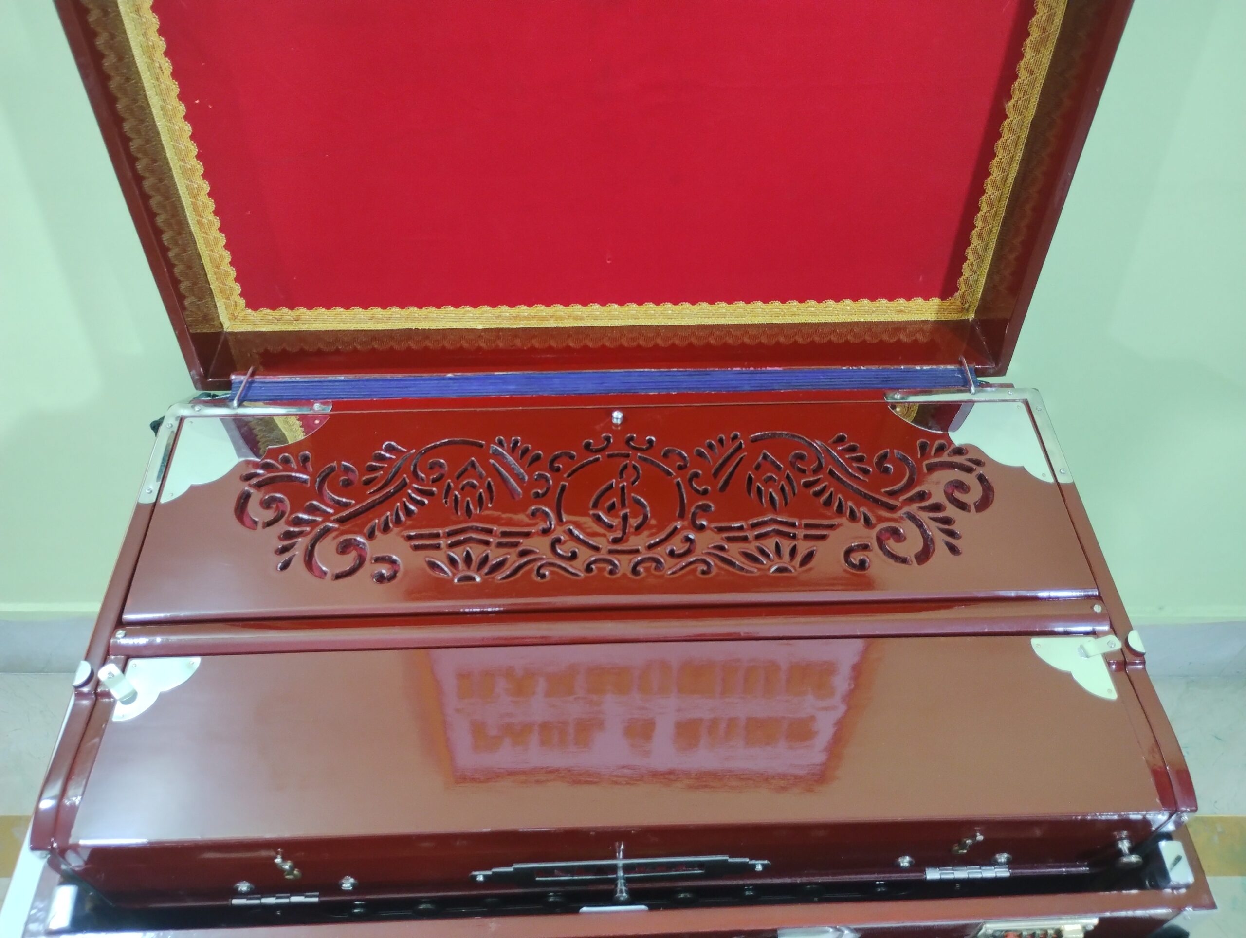 4 3 Line 9-Scale Changer Harmonium | Bass, Male & Female Reeds | 1 No. Palitana Reed Quality - Image 5