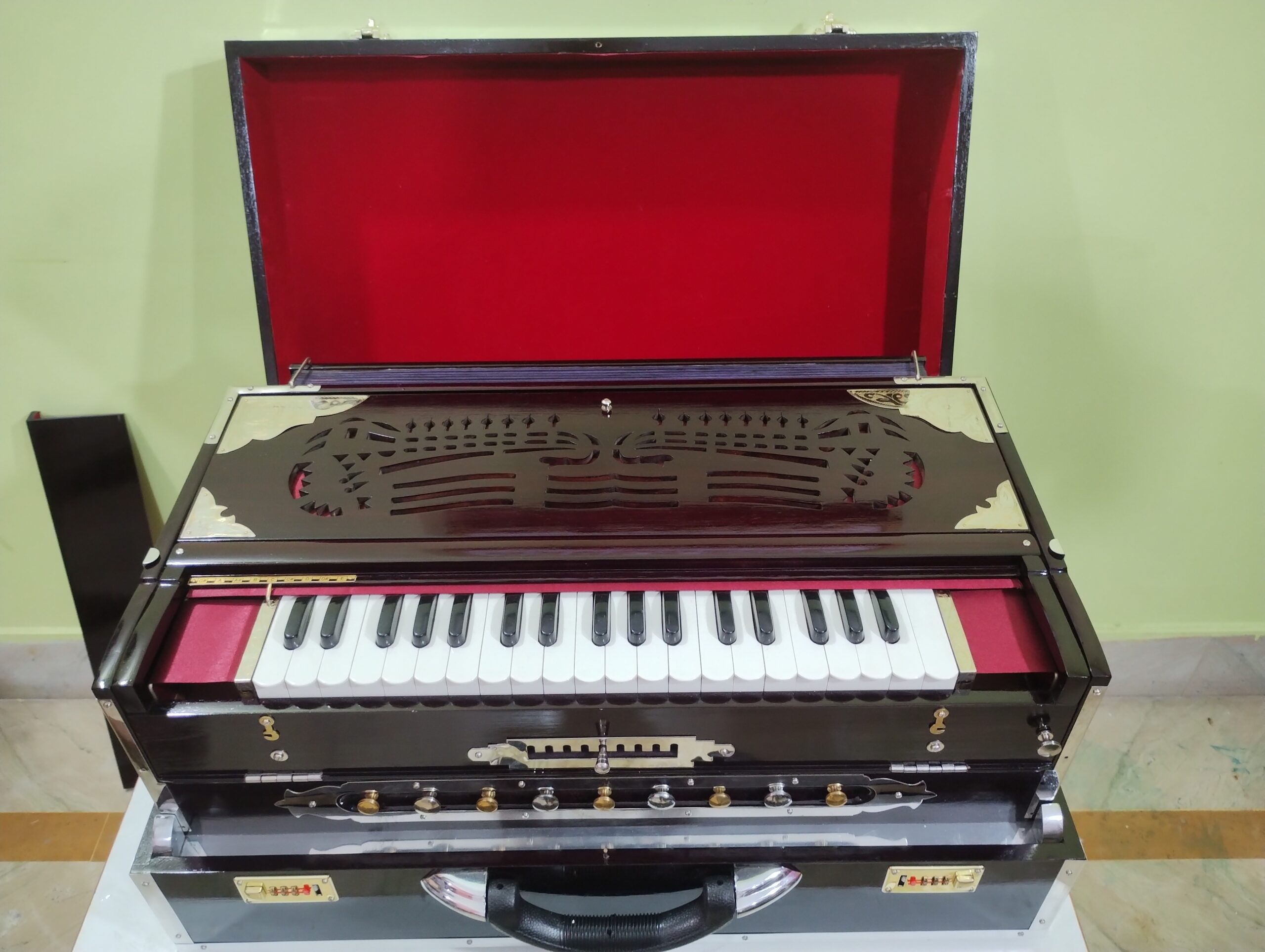 4 3 Line 9-Scale Changer Harmonium | Bass, Male & Female Reeds | No.1 Palitana Reed Quality - Image 5