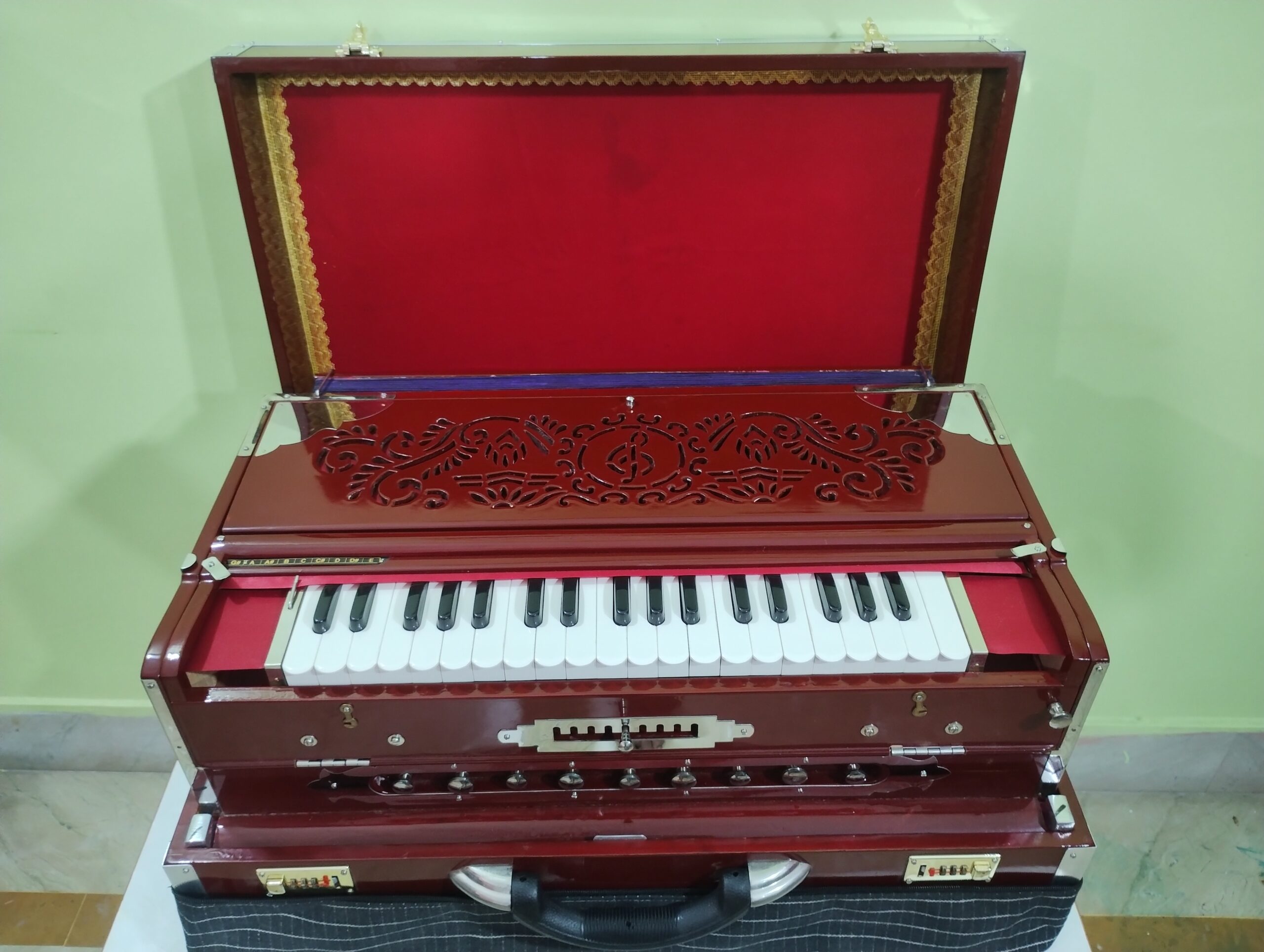 8 3 Line 9-Scale Changer Harmonium | Bass, Male & Female Reeds | 1 No. Palitana Reed Quality